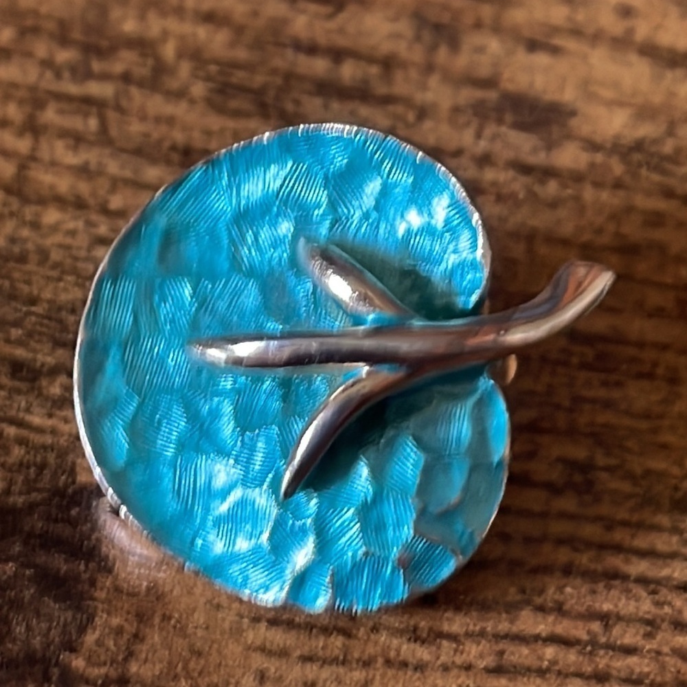 Brooch and clip on earring set - Picture 3 of 8